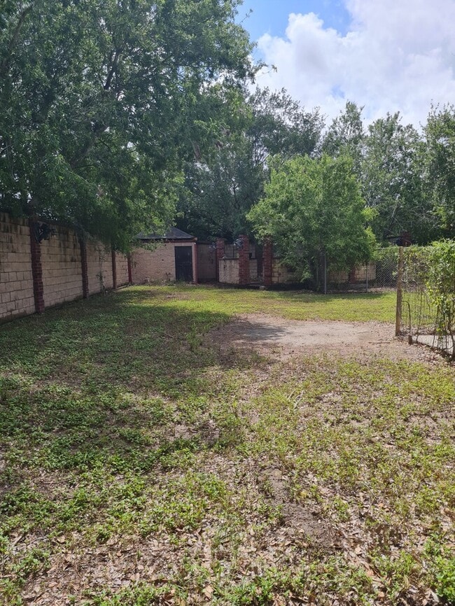 Building Photo - 21796 Stuart Place Rd