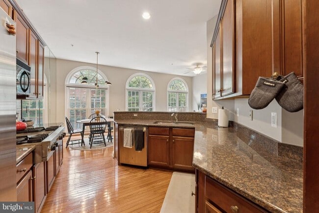 Building Photo - 1627 Colonial Hills Dr