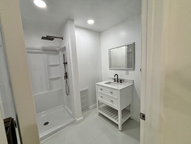 Building Photo - 124 Coronado Rd