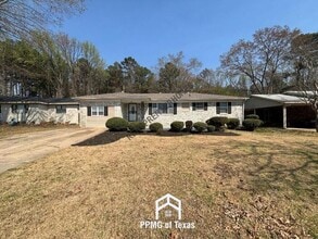 Building Photo - 1000 Lessel Dr