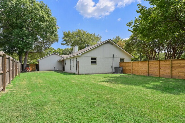 Building Photo - 2701 Westwood Main Dr