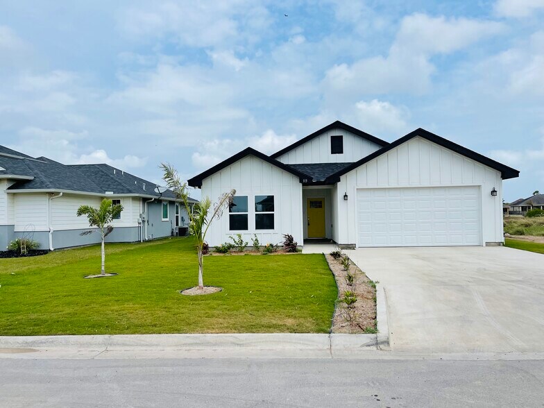 Primary Photo - 113 Torrey Pines Rd