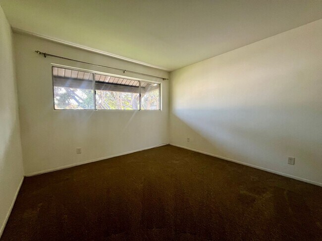 Building Photo - 382 Miraleste Dr