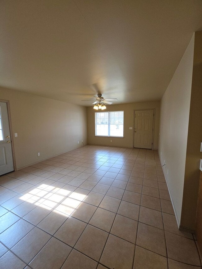 Building Photo - 1002 N Greenwich Ave