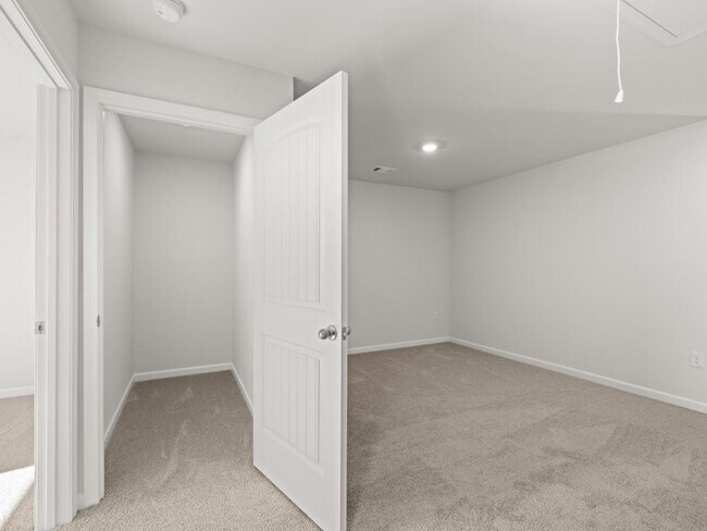 Building Photo - 102 Hughes Pl Dr