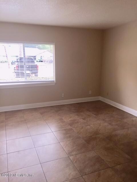 Building Photo - Move in ready 2/2.5 condo in ORANGE PARK