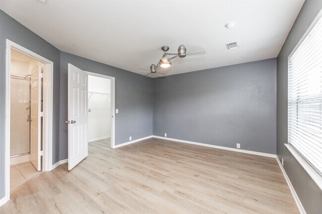 Building Photo - 16522 Grenada Falls Dr