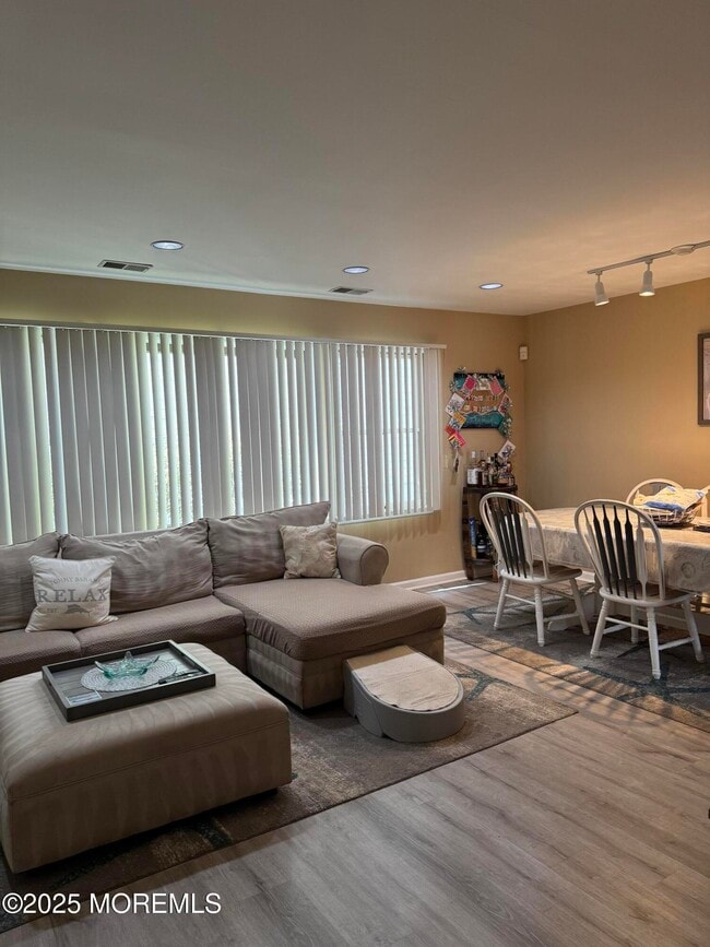 Primary Photo - 206 Brinley Ave