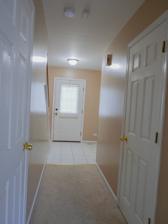 Building Photo - 1428 W Sapphire Dr