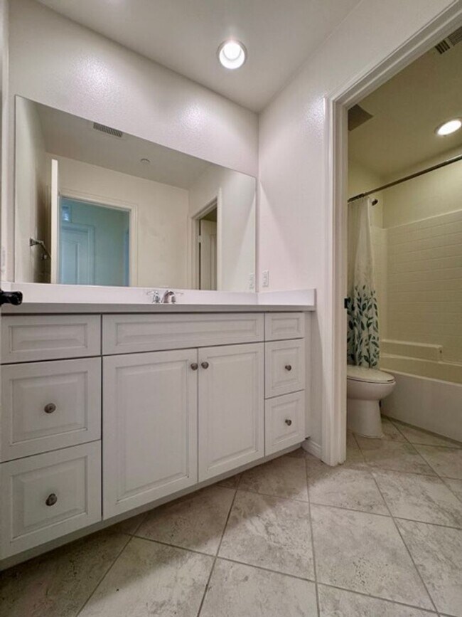 Building Photo - Welcome to this stunning 5 bedroom home fo...