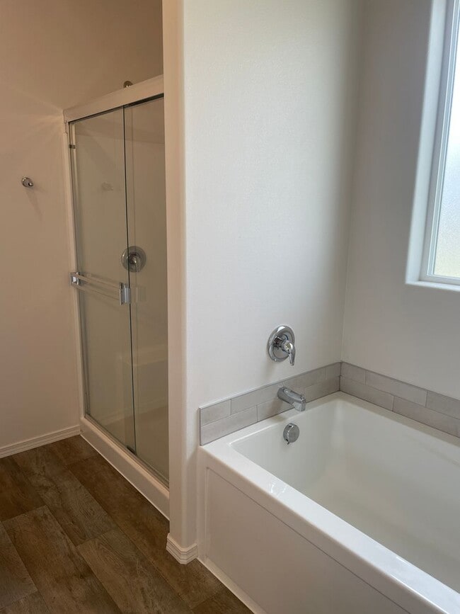Building Photo - 3 Bedroom 2 Bath Rambler close to the Golf Course!