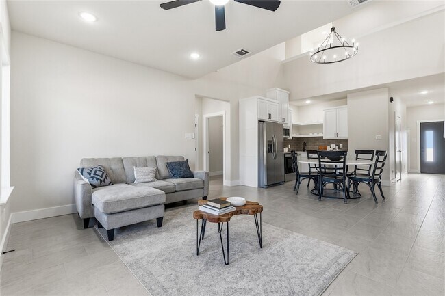 Building Photo - 1001 Agua Escondida Ct