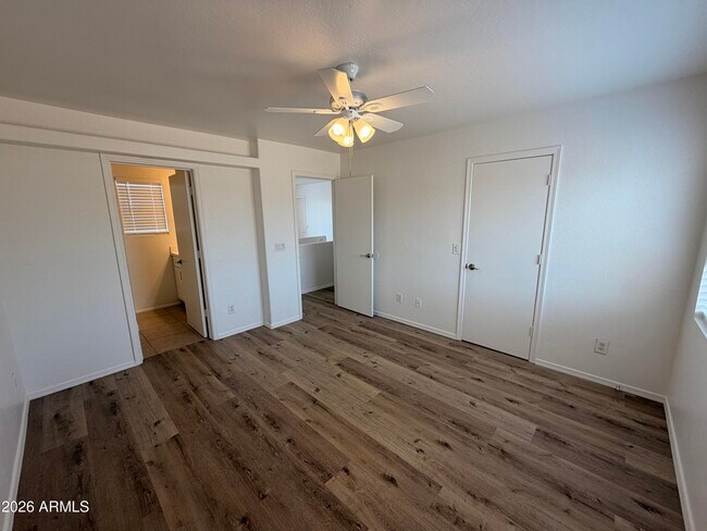 Building Photo - 12930 W Paradise Dr