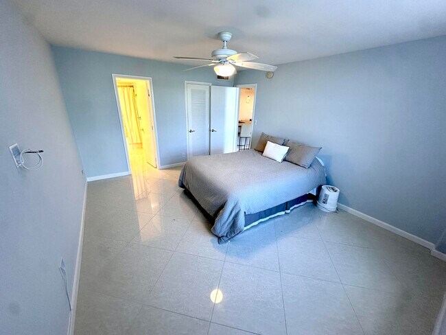 Building Photo - 1 Las Olas Cir