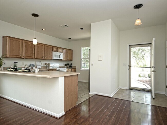 Building Photo - 708 Texas Dr