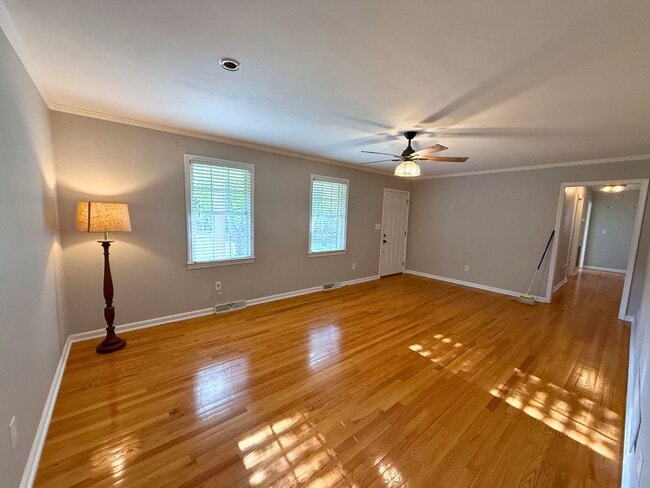 Building Photo - 9 Hardwick Dr