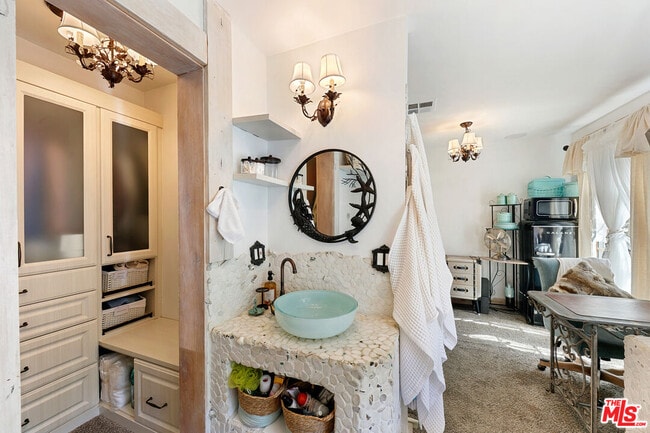 Building Photo - 2851 Seabreeze Dr