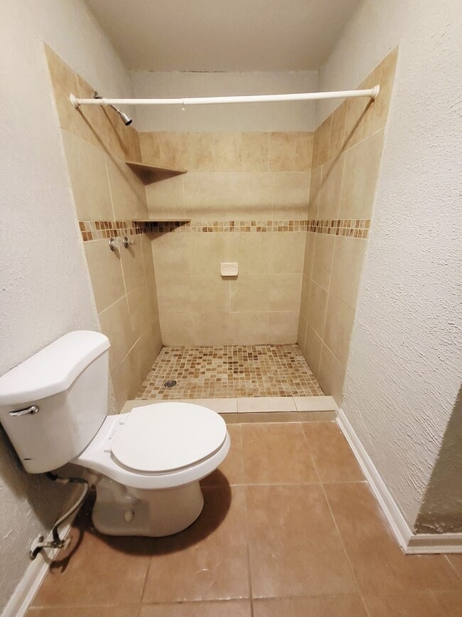 Building Photo - 4715 Cricklewood Ln