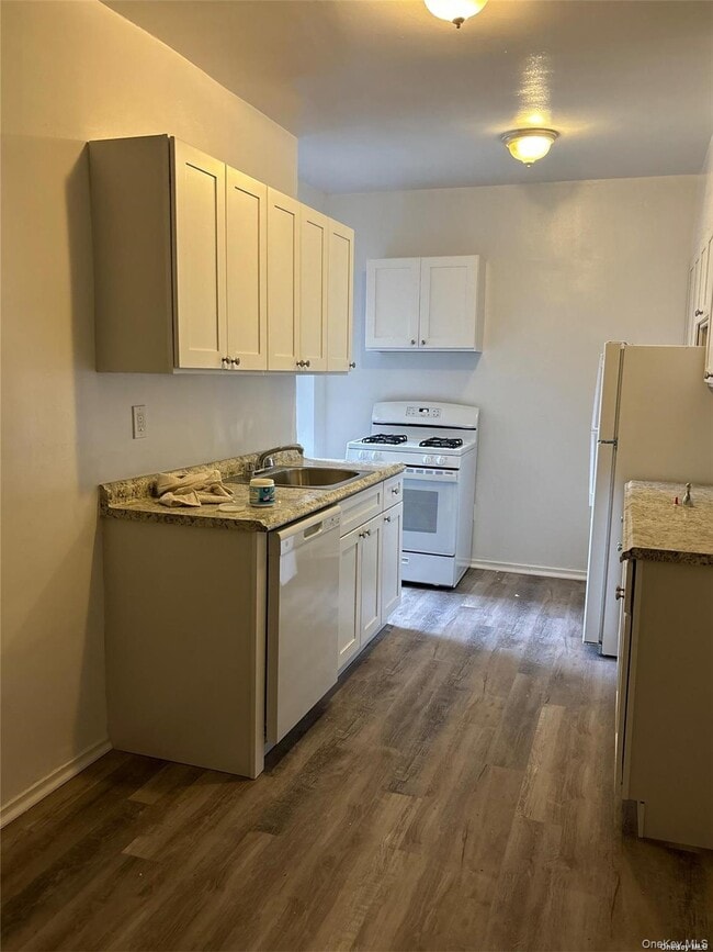 Building Photo - 12 Welwyn Rd