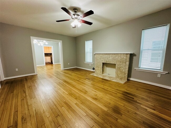 Building Photo - 401 W Saulnier St
