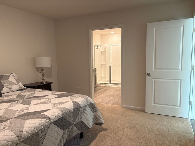 Building Photo - 4 Bedroom, 2 Bathroom House in Trinity!