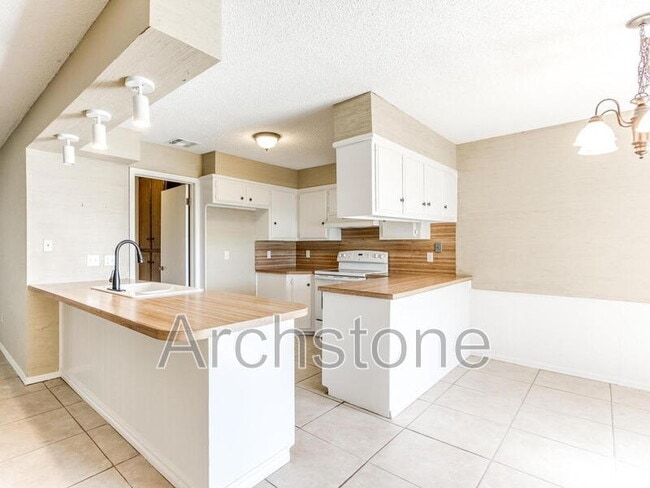 Building Photo - 6605 Lyrewood Ln