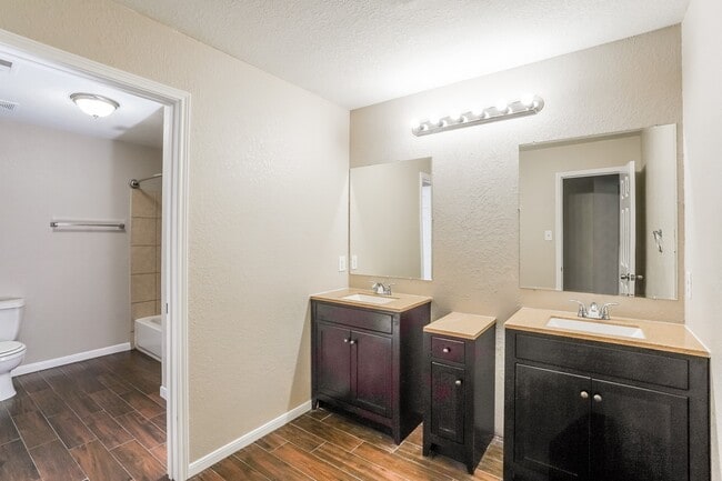Building Photo - 14815 Hillside Woods Ct