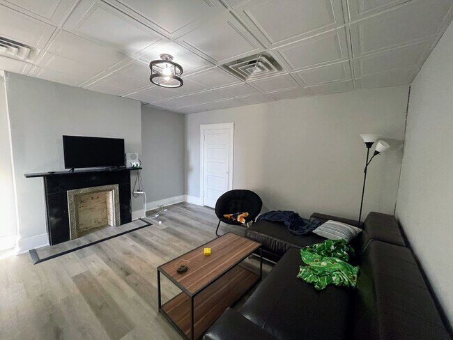 Building Photo - 3227 Dawson St