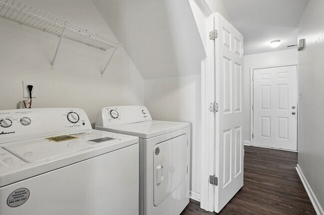 Building Photo - 401 Whitehall Ct