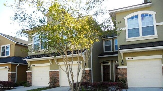 Building Photo - 6060 Bartram Village Dr