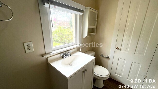 Building Photo - Classic 2 BD | 1 BA Home Near OHSU!