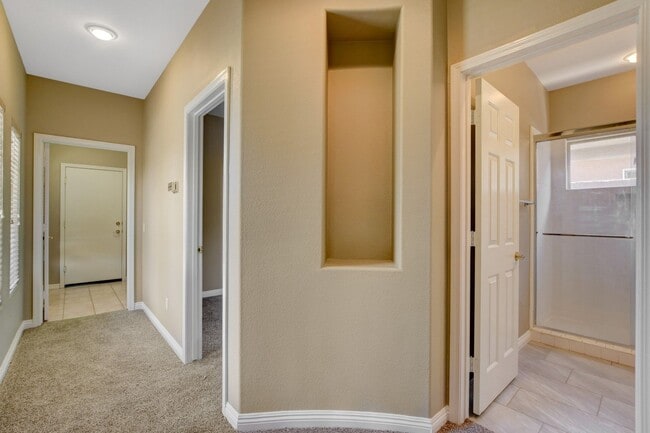 Building Photo - ELEGANT Single Story, 2 Bedroom Home in ANTHEM Gated Community!