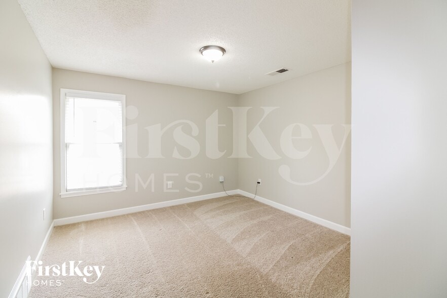 Building Photo - 8485 Farley Ave