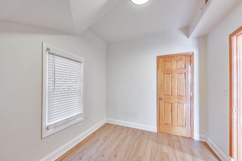 Building Photo - 2719 N Ridgeway Ave