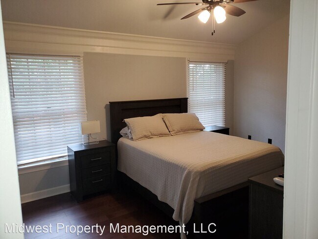 Building Photo - 3 br, 2.5 bath House - E 100-11 Green Mead...