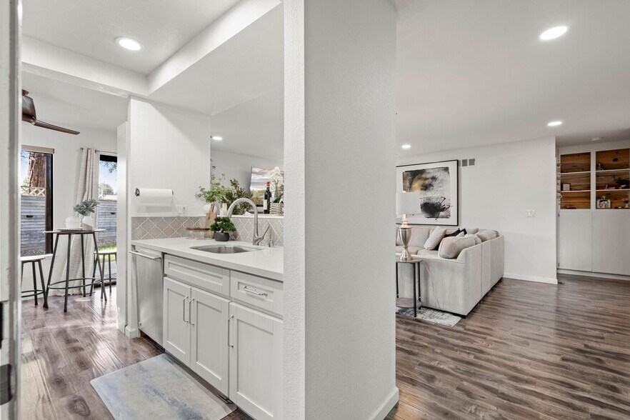 Building Photo - 874 Cherry Glen Cir