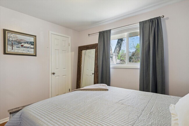 Building Photo - Move-In Ready Ranch with Modern Upgrades a...