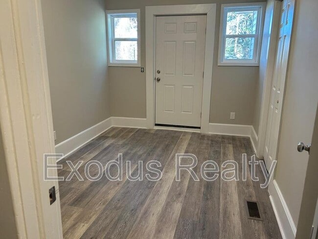 Building Photo - 311 Bracken St