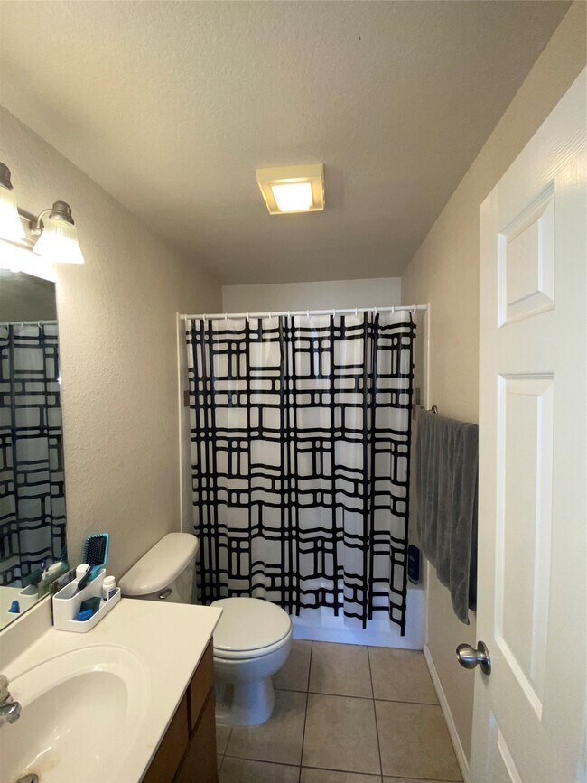 Building Photo - 150 Sendero Dr