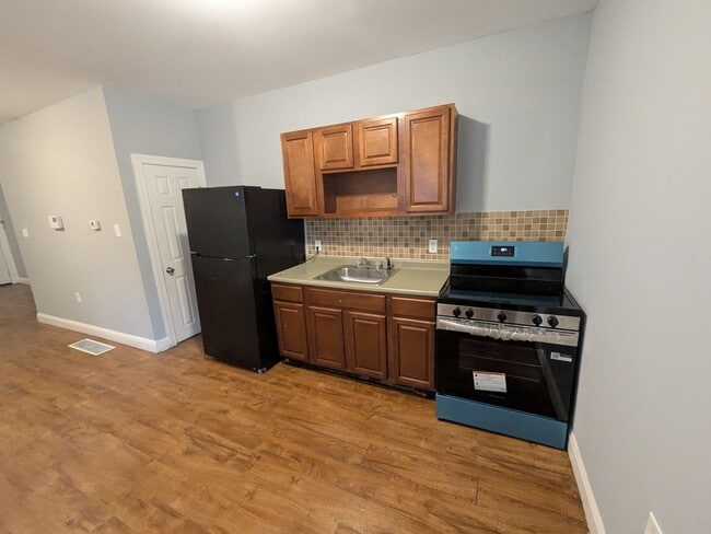 Building Photo - Beautiful Home - Cobbs Creek