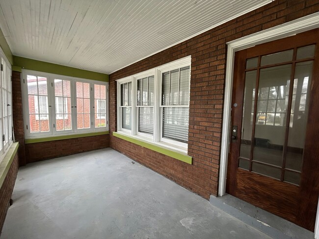 Building Photo - 95 Ahrens St
