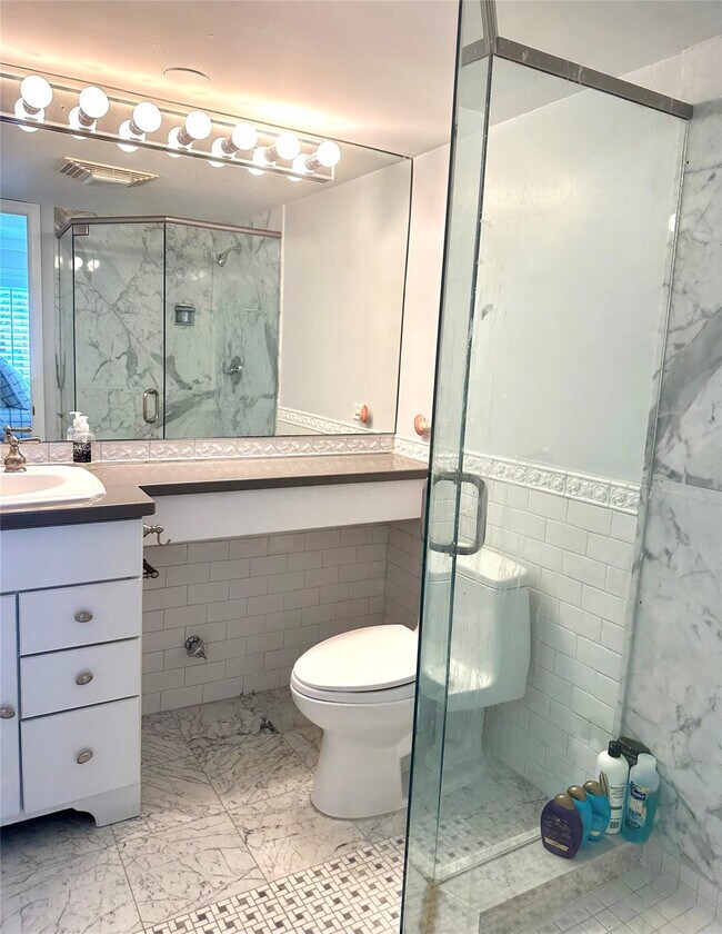 Building Photo - 1169 Hillsboro Mile