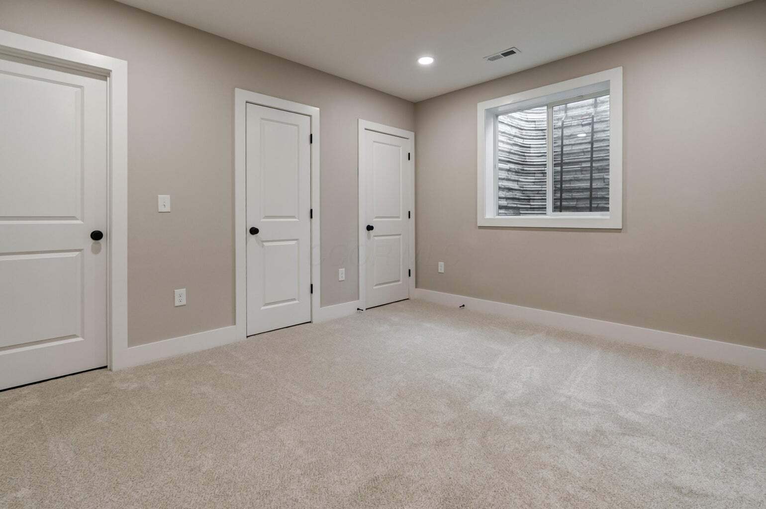 Building Photo - 2589 Dayton Ave