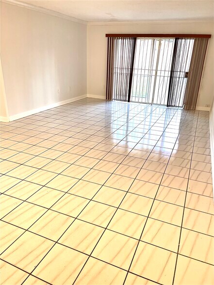 Building Photo - 13700 SW 62nd St