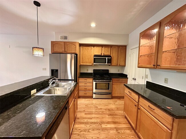 Building Photo - 1602 Elgin St