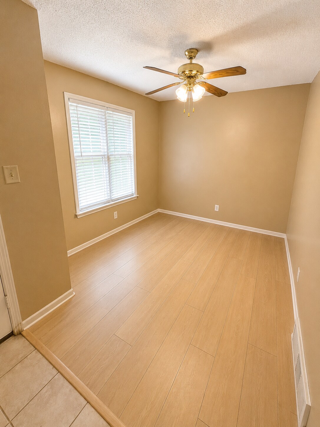 Building Photo - 1220 Oakplace Dr SW