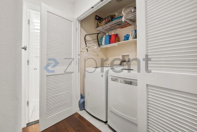 Building Photo - Unit 1529