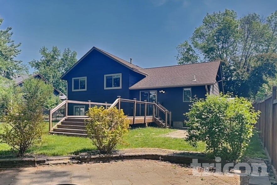 Building Photo - 13784 Yosemite Ave S