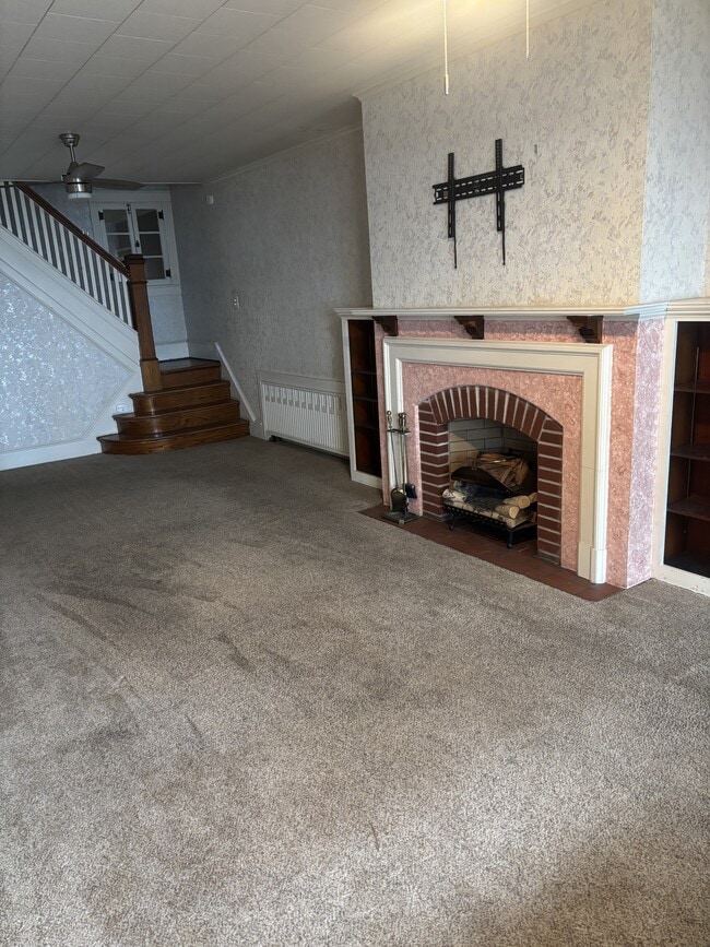 Building Photo - 2 S Vine St