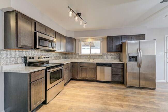 Primary Photo - Pet Friendly, Renovated Home in Fox School District